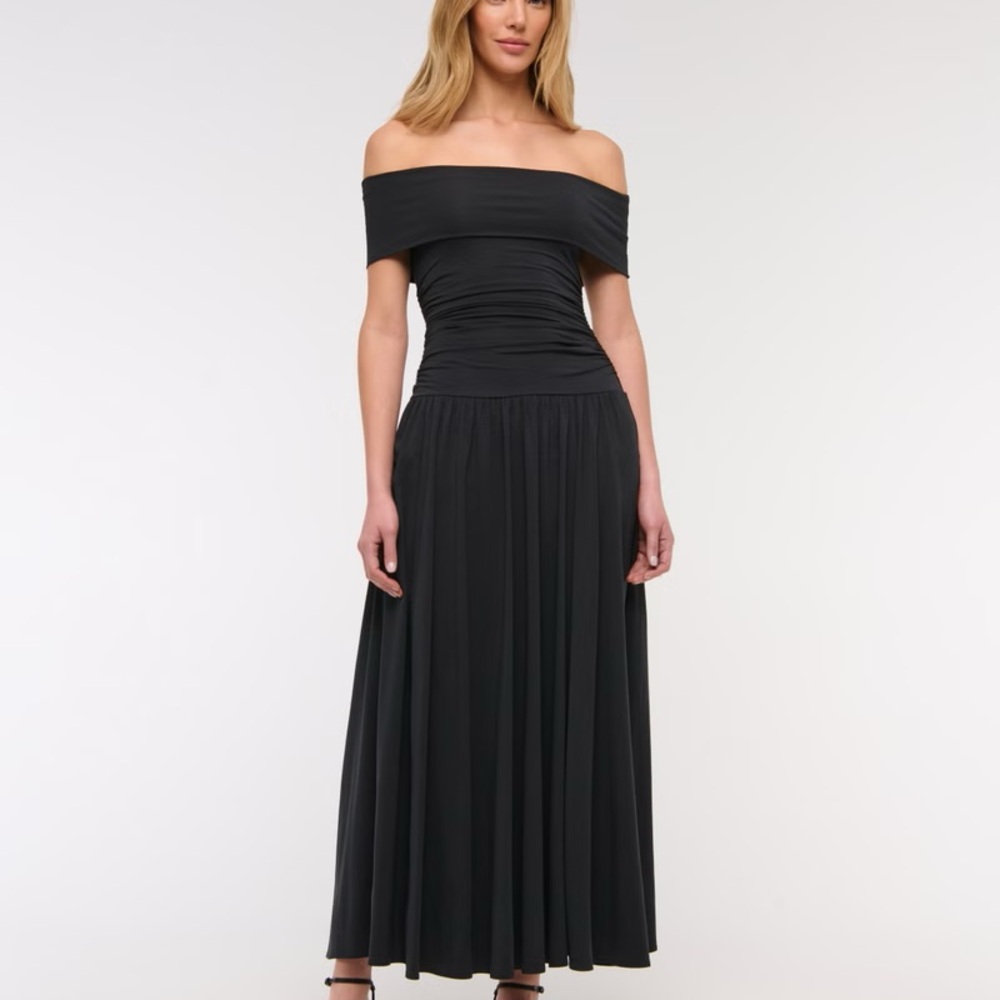 Women's
Off-The-Shoulder Knit Maxi Dress